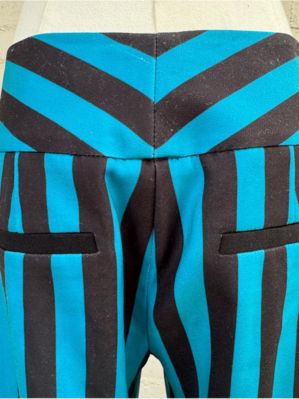 Alice + Olivia Olivia Fit-and-Flare Bootcut Pants Positano Stripe Size 6 - Picture 15 of 16